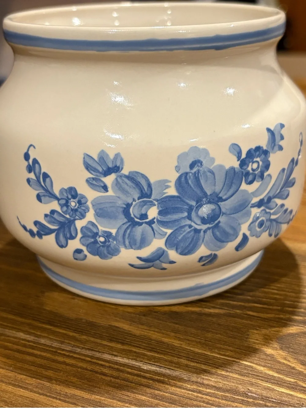 Vintage 1981 FTD ceramic planter cream with blue flower design